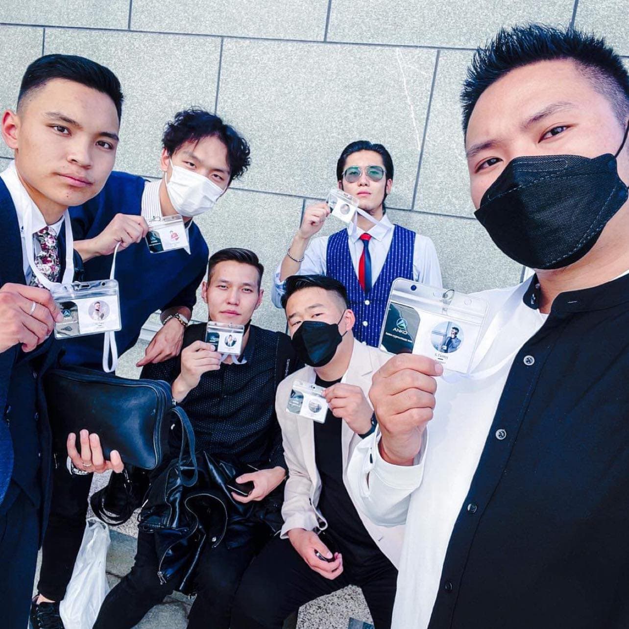 Оюутнууд их сургуулийн боломжуудтай танилцаж буй нь